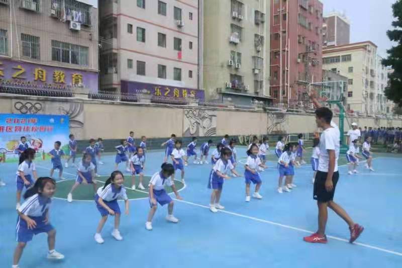 深圳市光明区开展网球进校园活动