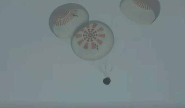 SpaceX首次“全平民”太空“旅行团”成功返回地球
