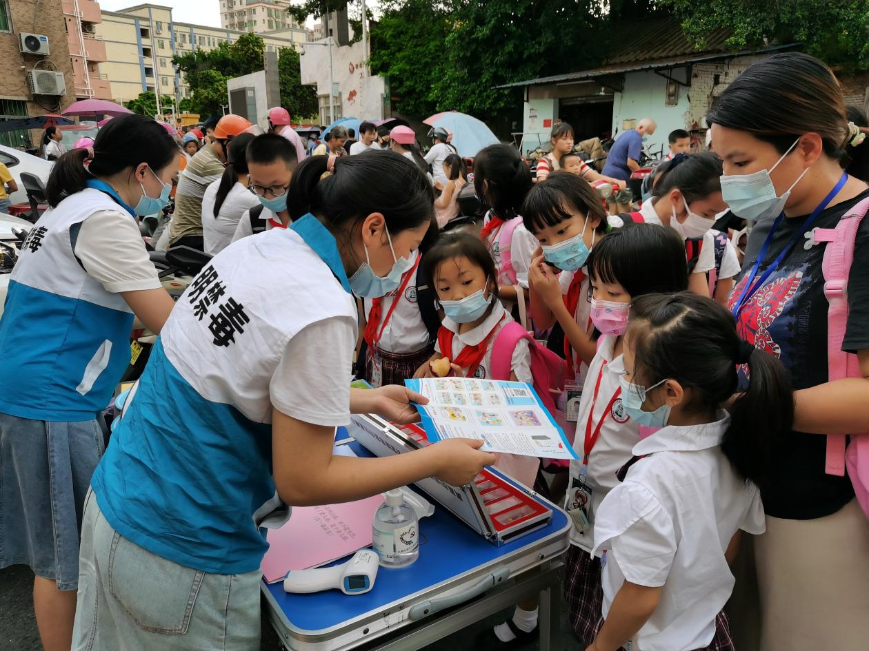 光明公安禁毒宣传进校园，线上线下齐发力