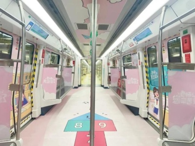深圳地铁“教师节”专列上线  