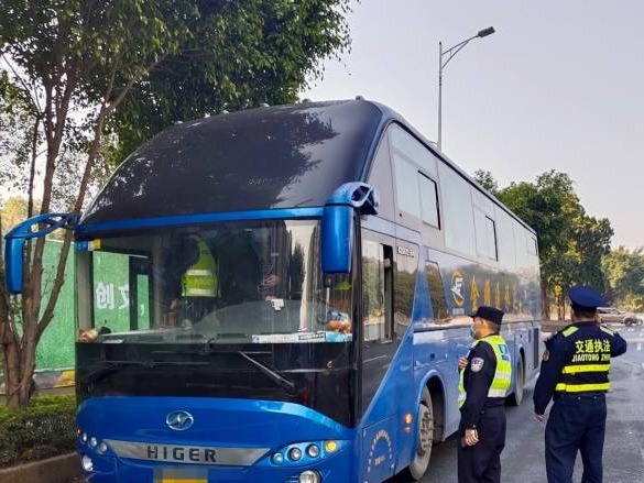广州、深圳将率先淘汰57座及以上大客车、卧铺车