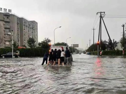天津滨海新区强降雨致一名驾驶员被困，抢救无效不幸遇难