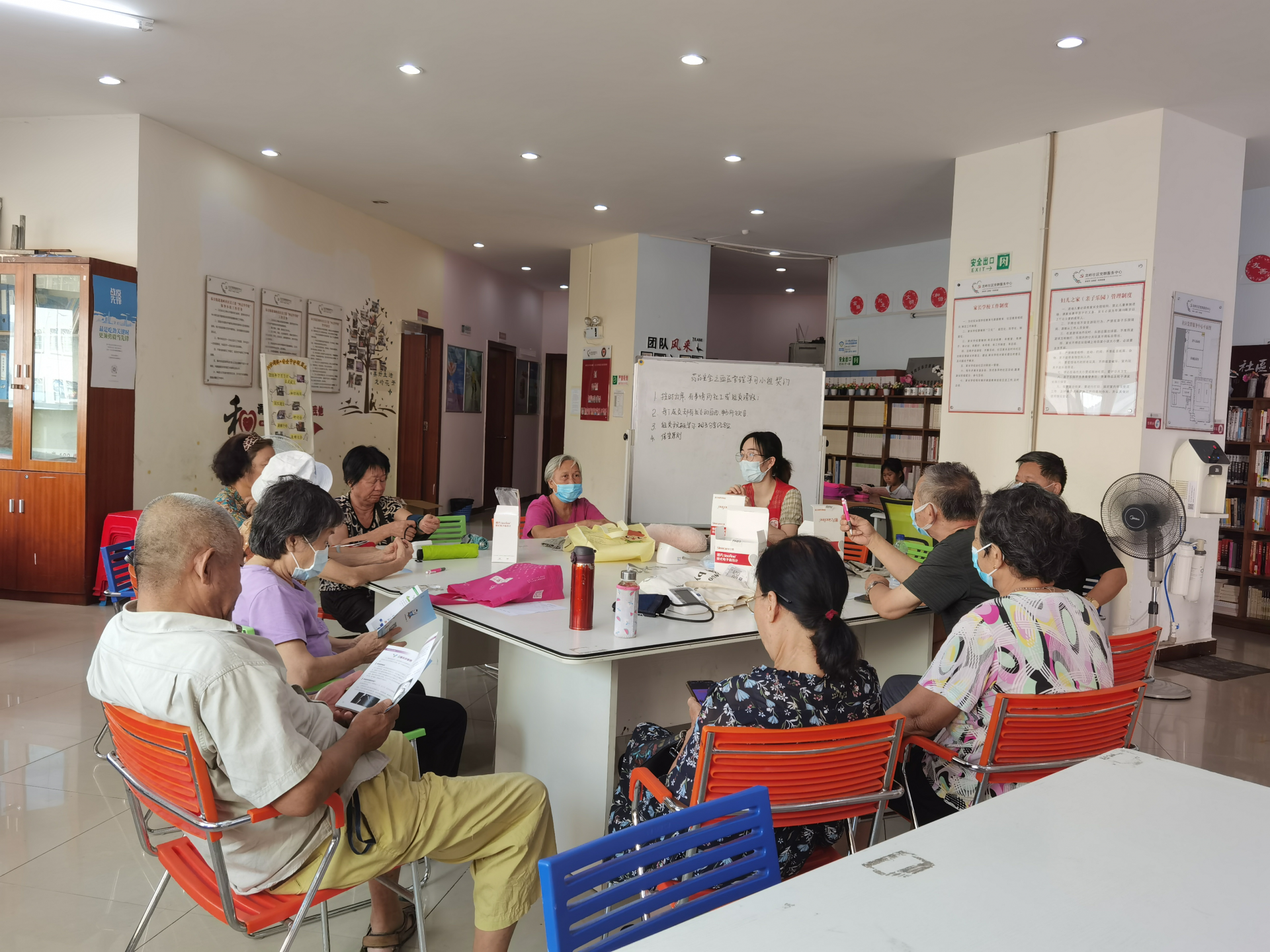龙岗龙岭社区开展老年人血压管理学习