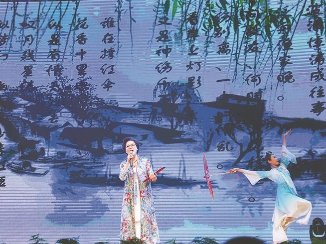 以诗意灵感讴歌新时代 代雨东诗词演诵音乐会在深圳大剧院举行