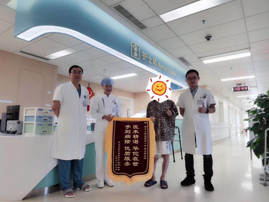 男子幼时感染发热致关节特殊畸形，经矫正术后“长高”6厘米