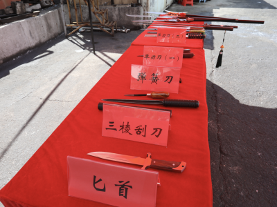 深圳警方开展管制刀具统一销毁行动，销毁各类管制刀具6800余把