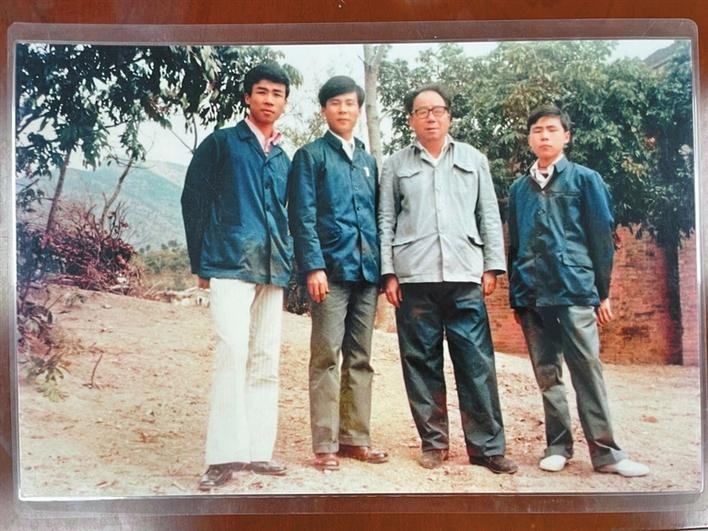 一个家庭走出七位深圳教师  四代人跨越半个世纪的“深圳教育情”