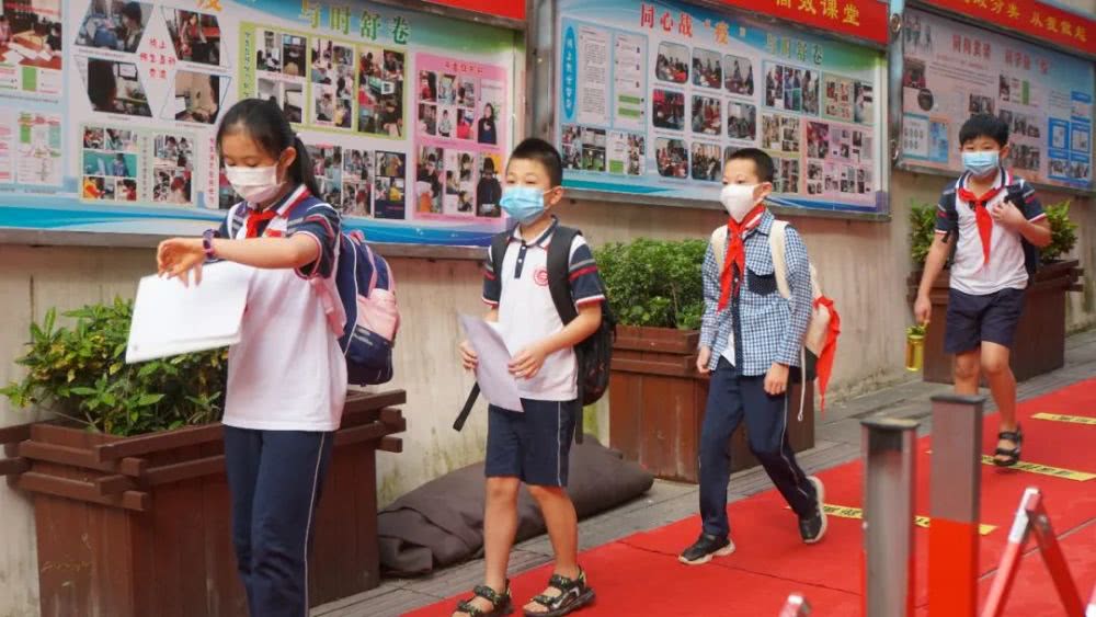 新学期！新校区！新变化！开学首日，四路直播带你逛校园