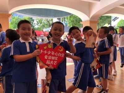 鹏湾社区开展“童心向党，致敬国防”国防教育活动