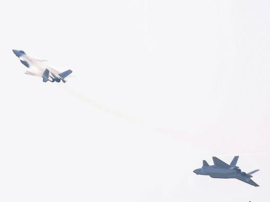 珠海航展：歼-20换装国产发动机后首次对外公开展示