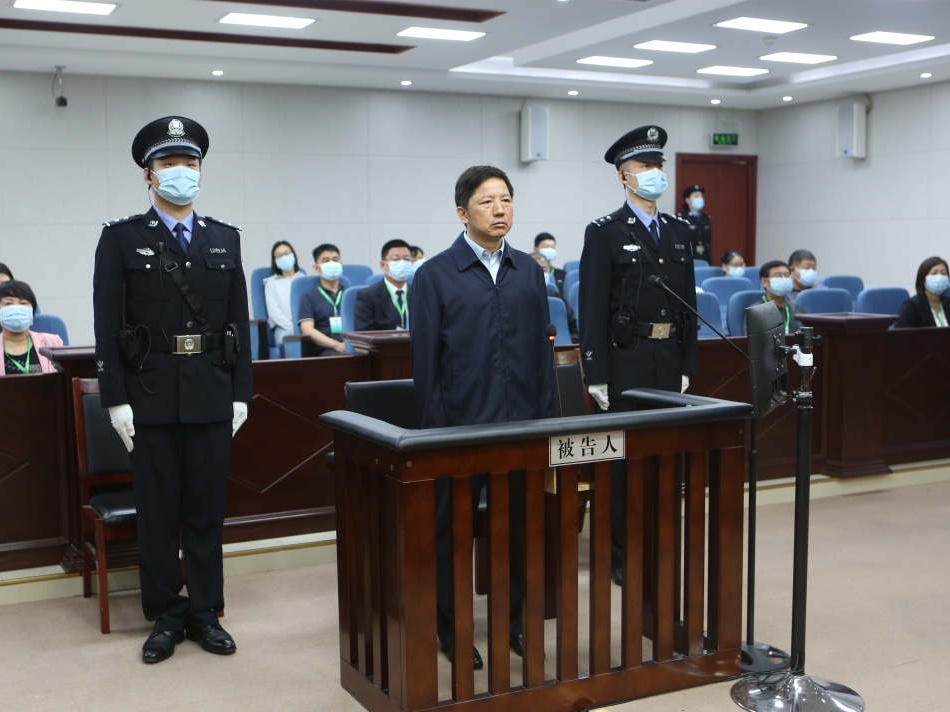 重庆市原副市长、公安局原局长邓恢林一审被控受贿4267万元
