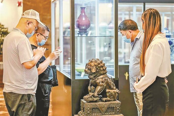深圳古玩城分会场：华夏拍卖700件艺术品大拍明日举槌