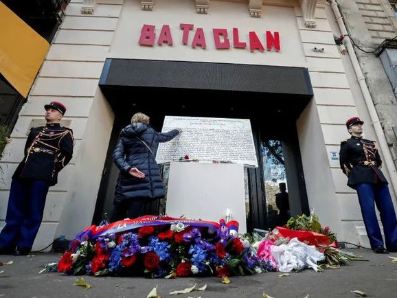 巴黎恐袭案审判开始：包括唯一生还袭击者在内20名被告出庭