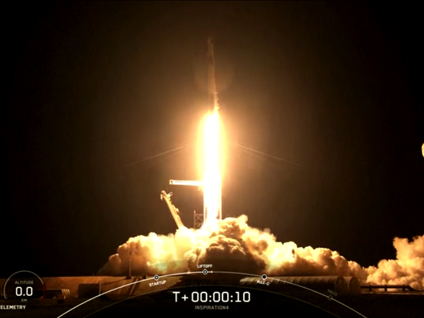搭载4名乘客的SpaceX“龙”飞船成功发射升空