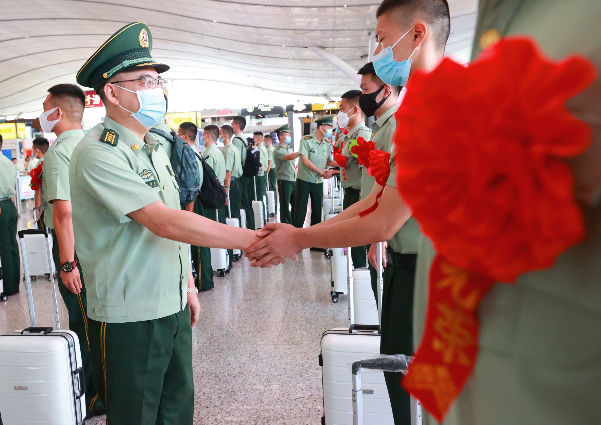 粤港一线600名武警精锐正式退出现役