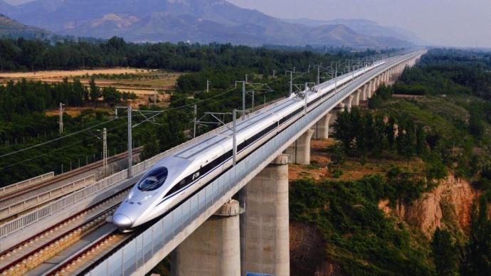 今日起全国铁路实行新的列车运行图