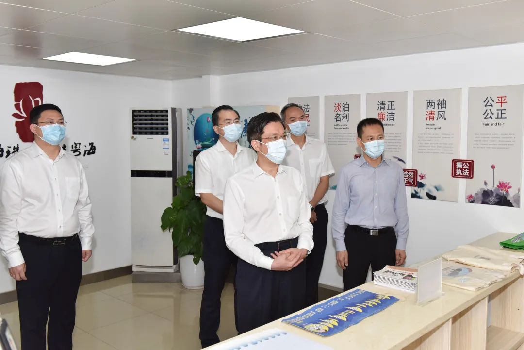 市领导到南山区调研基层正风反腐工作
