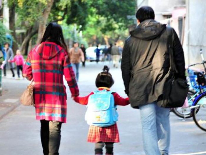 家庭教育促进法草案：监护人应避免加重未成年人学习负担