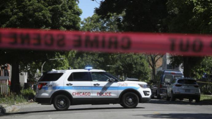 美国得克萨斯州一男子持枪射击警察，造成1死2伤