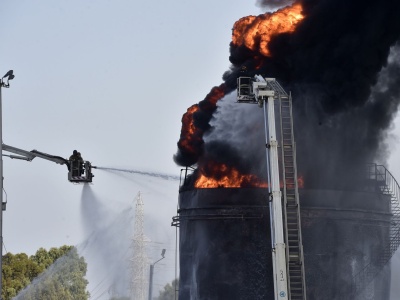 黎巴嫩石油设施发生火灾，黎能源部长：25万升汽油被烧