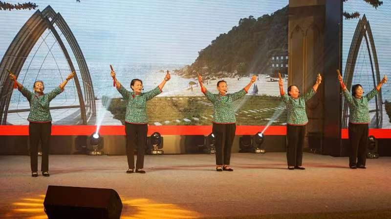 金秋聚鹏城，夕阳汇才艺 大鹏新区举办“鹏城金秋”老年才艺展演