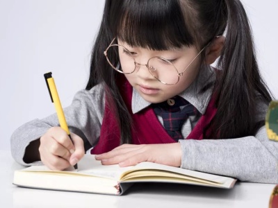 杭州出台作业管理举措：习题教师要先做，严禁让家长检查批改