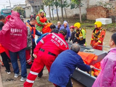 陕西大荔：河水漫堤，49万亩农田被淹，1.8万人紧急撤离