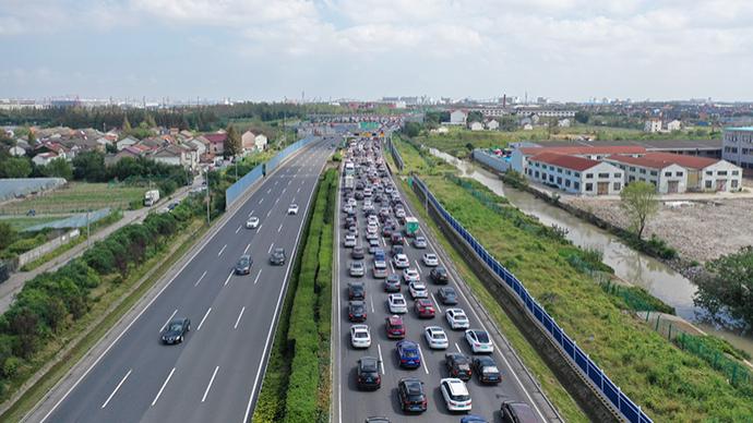全国高速公路返程流量增加，今日午后将出现集中返程车流
