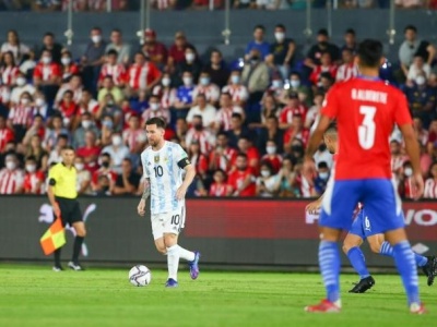 世预赛-阿根廷0-0巴拉圭23战不败，梅西被零封，魔翼伤退