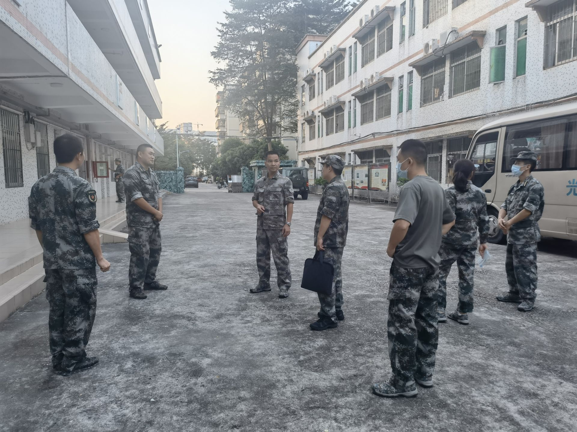 光明区人武部领导率队检查光明街道民兵暨基层武装部规范化建设工作
