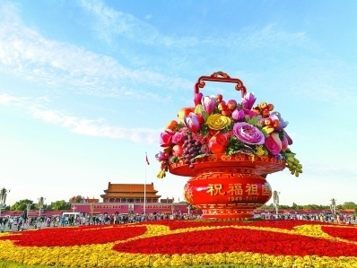 揭秘天安门广场巨型花篮：一枝花重一百多斤，用3D扫描定位