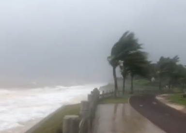 注意防范！台风“圆规”在海南琼海博鳌沿海登陆