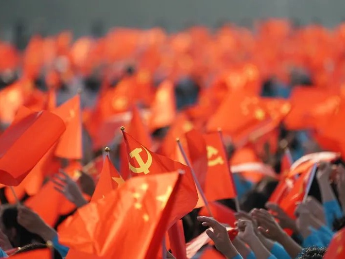 百年来，中国青年为何愿意听党话、跟党走？