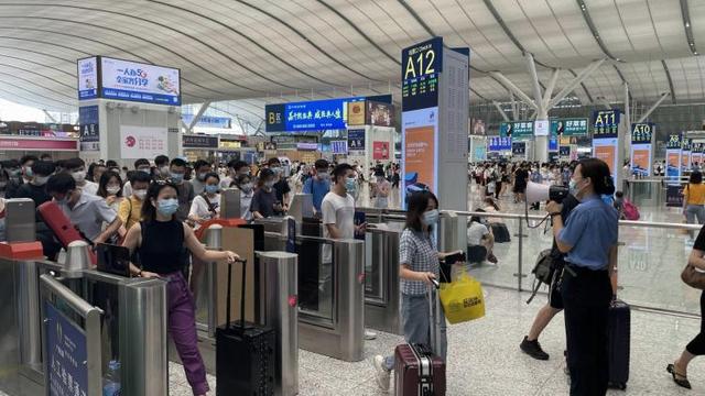 广铁国庆首日发送旅客265万人 迎客流高峰
