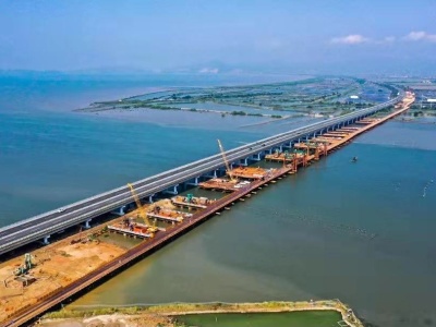 深汕高速深圳惠州段进入路面施工，月底将完成新老路交通转换