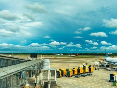 受台风“圆规”影响，海南三大机场共取消航班147架次