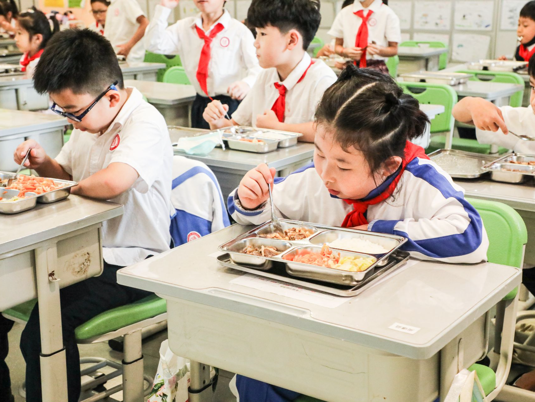 深圳福田升级午餐午休服务  学生娃“吃好睡好”健康成长