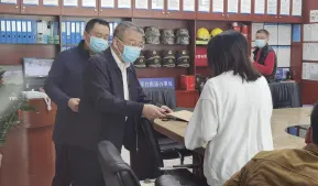 为帮扶对象送去温暖，翠竹街道开展结对帮扶活动